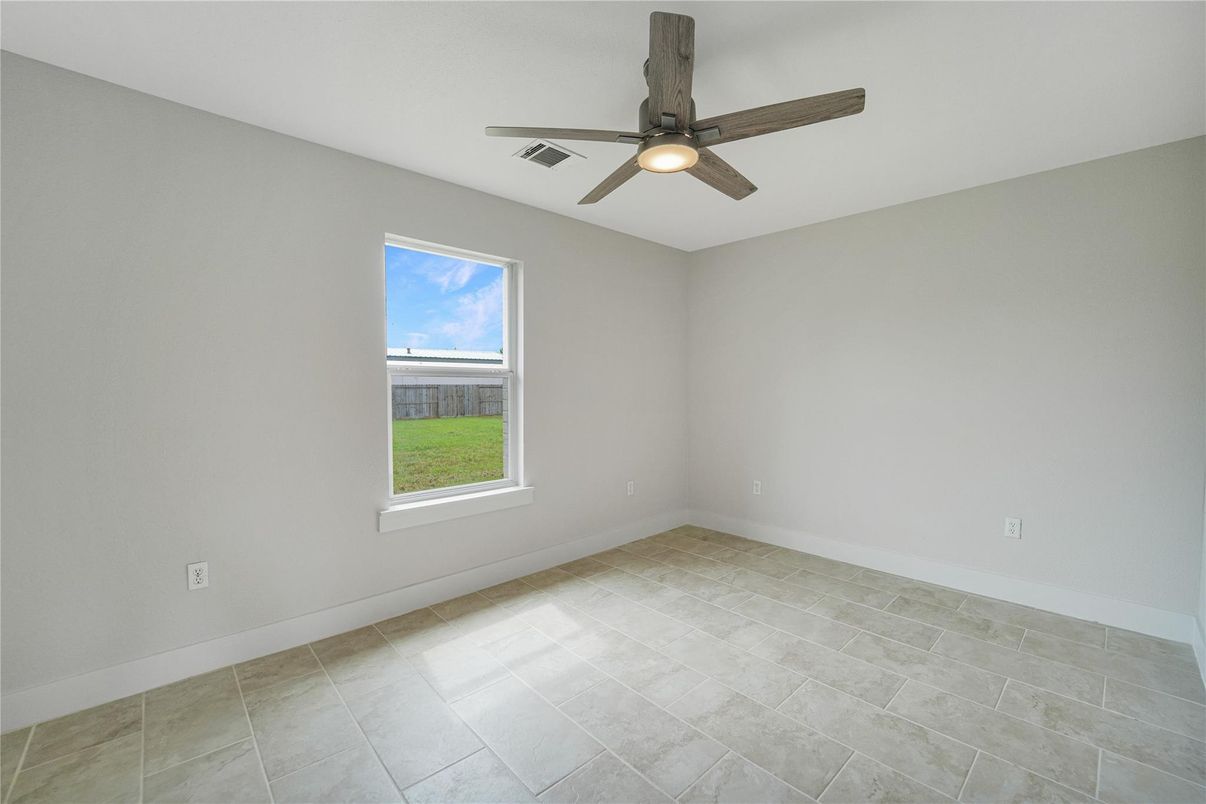 Empty room, Interior