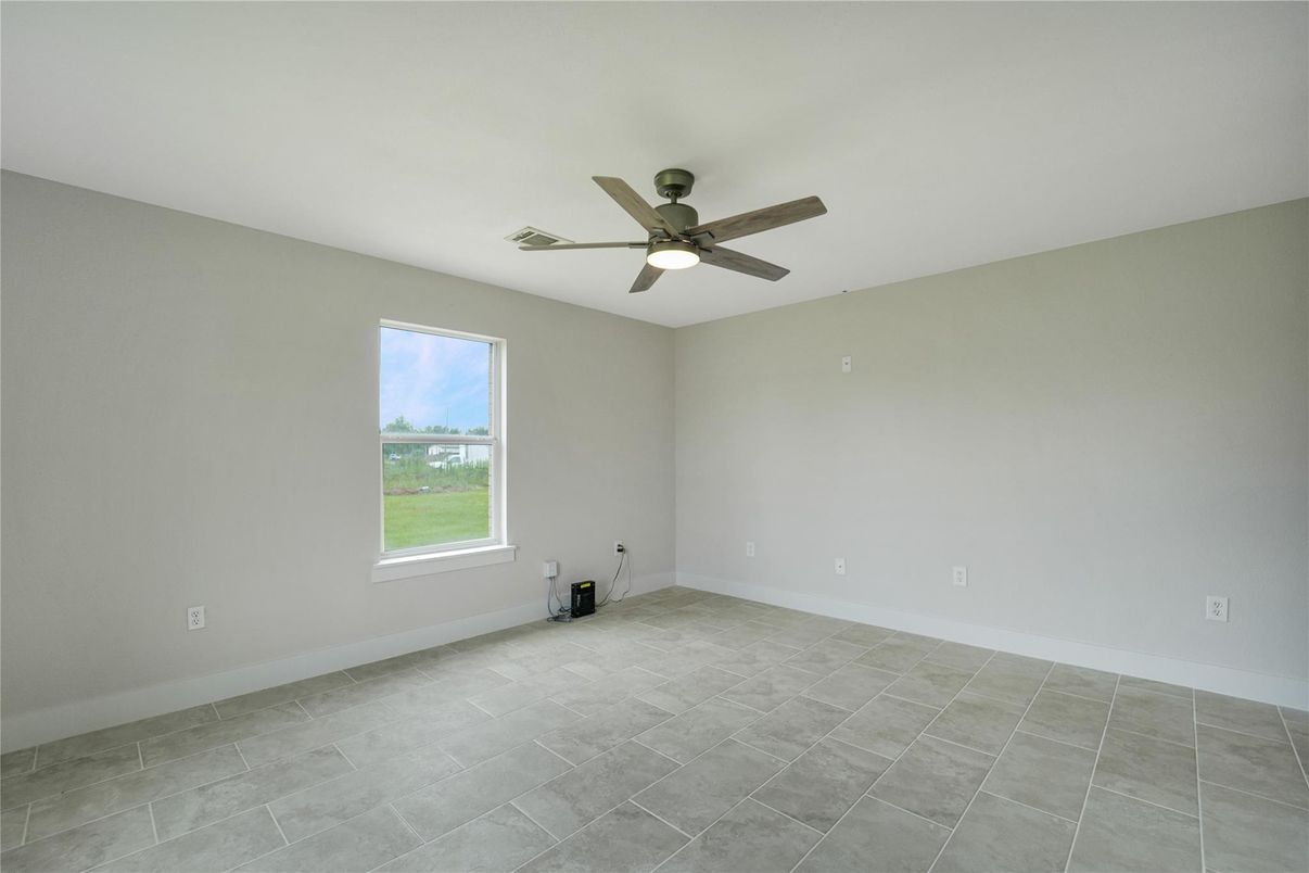 Empty room, Interior