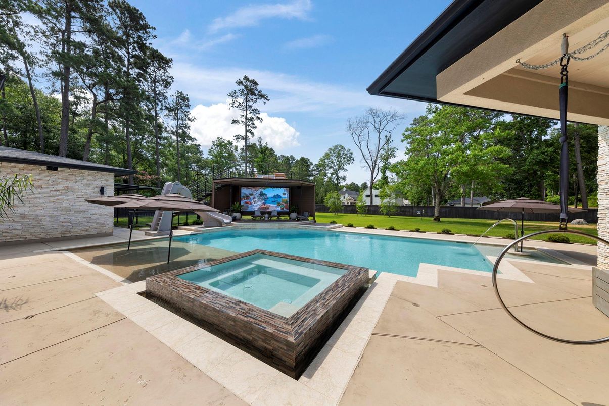 Exterior, Pool