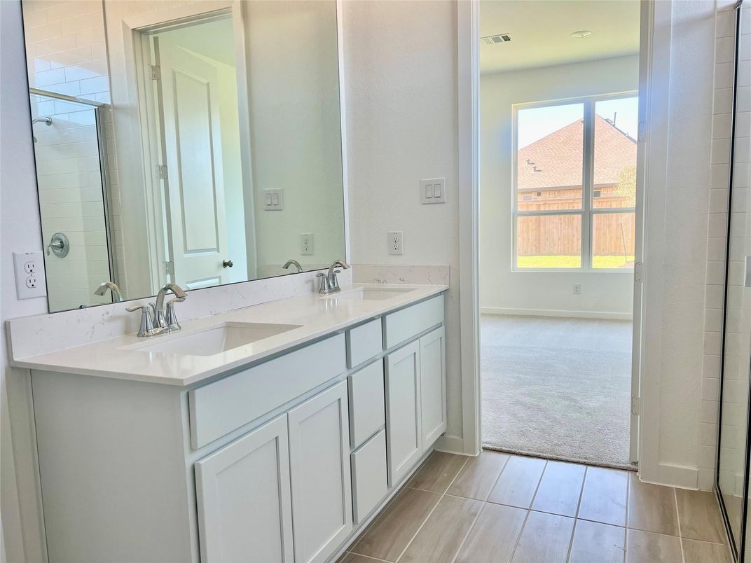Bathroom, Dual Sink Vanities, Interior