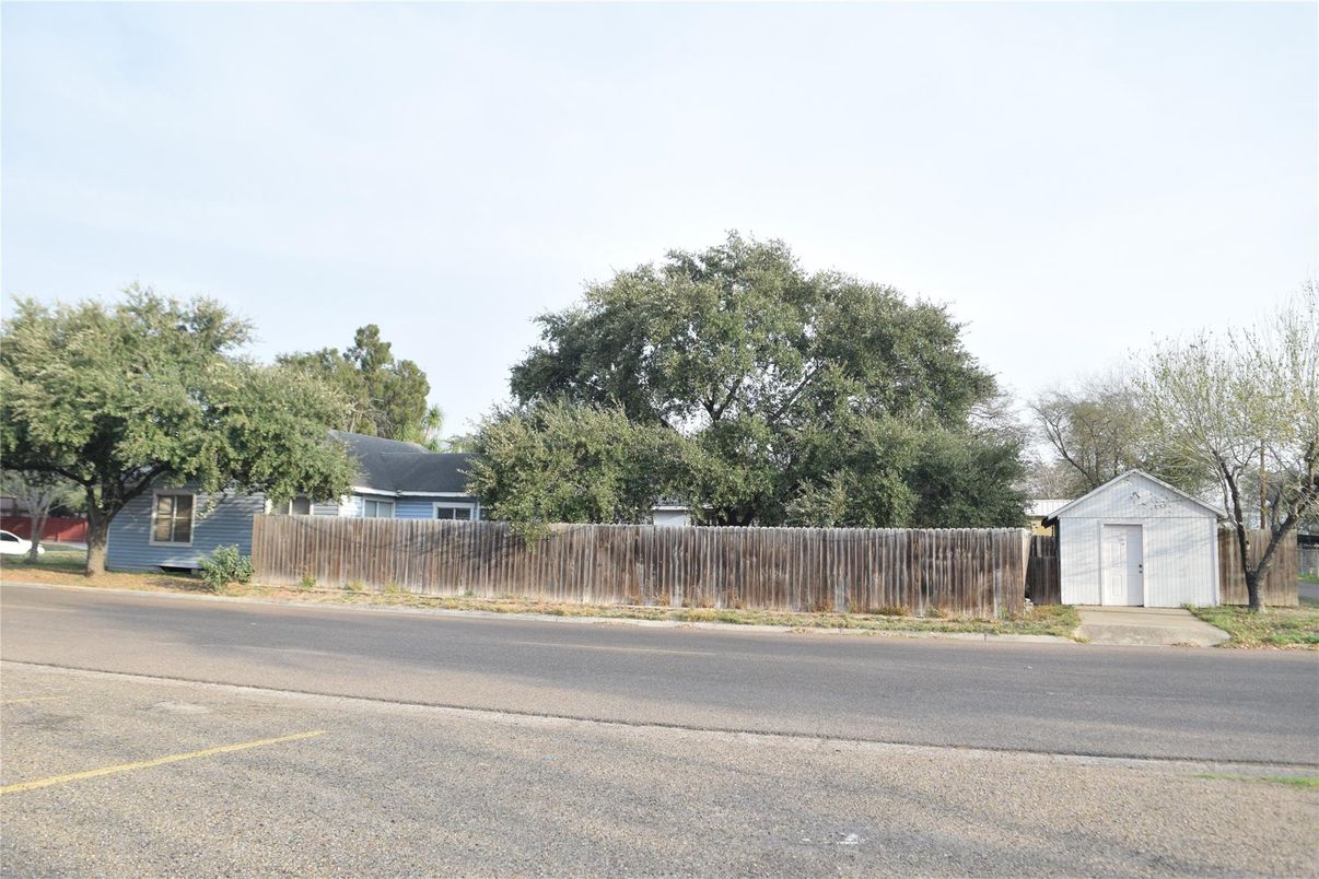 Detached Garage, Exterior