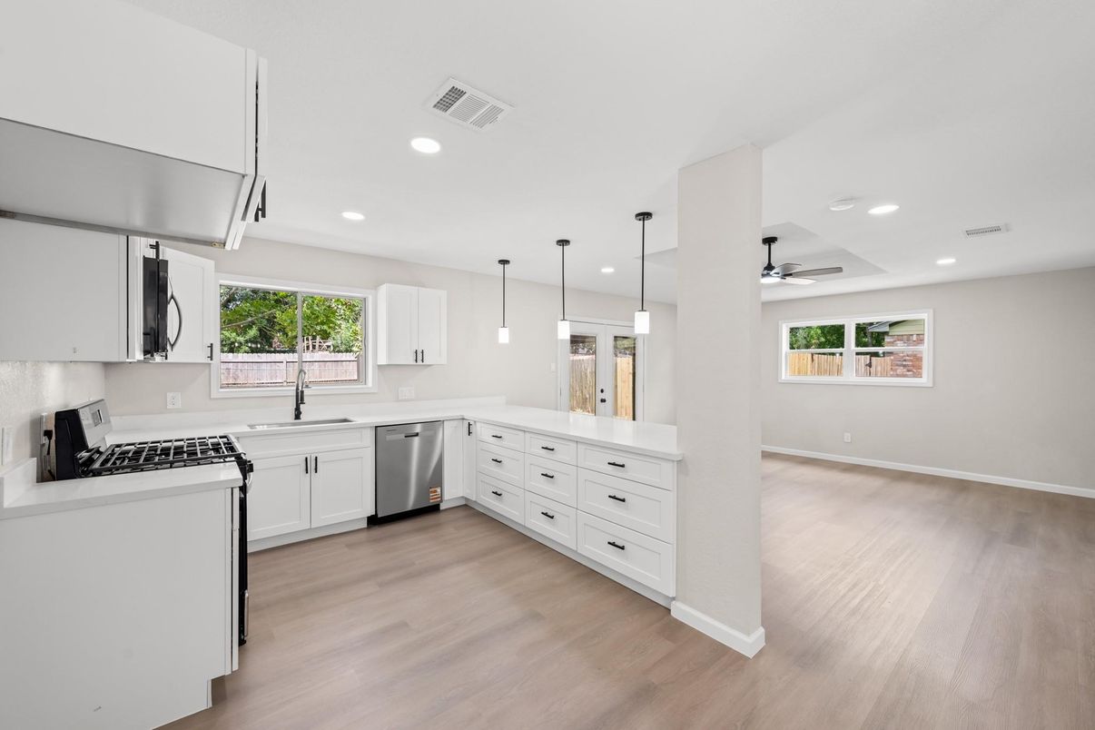 Interior, Kitchen, Pendant Lights, Recessed Lighting, Wood Texture Flooring