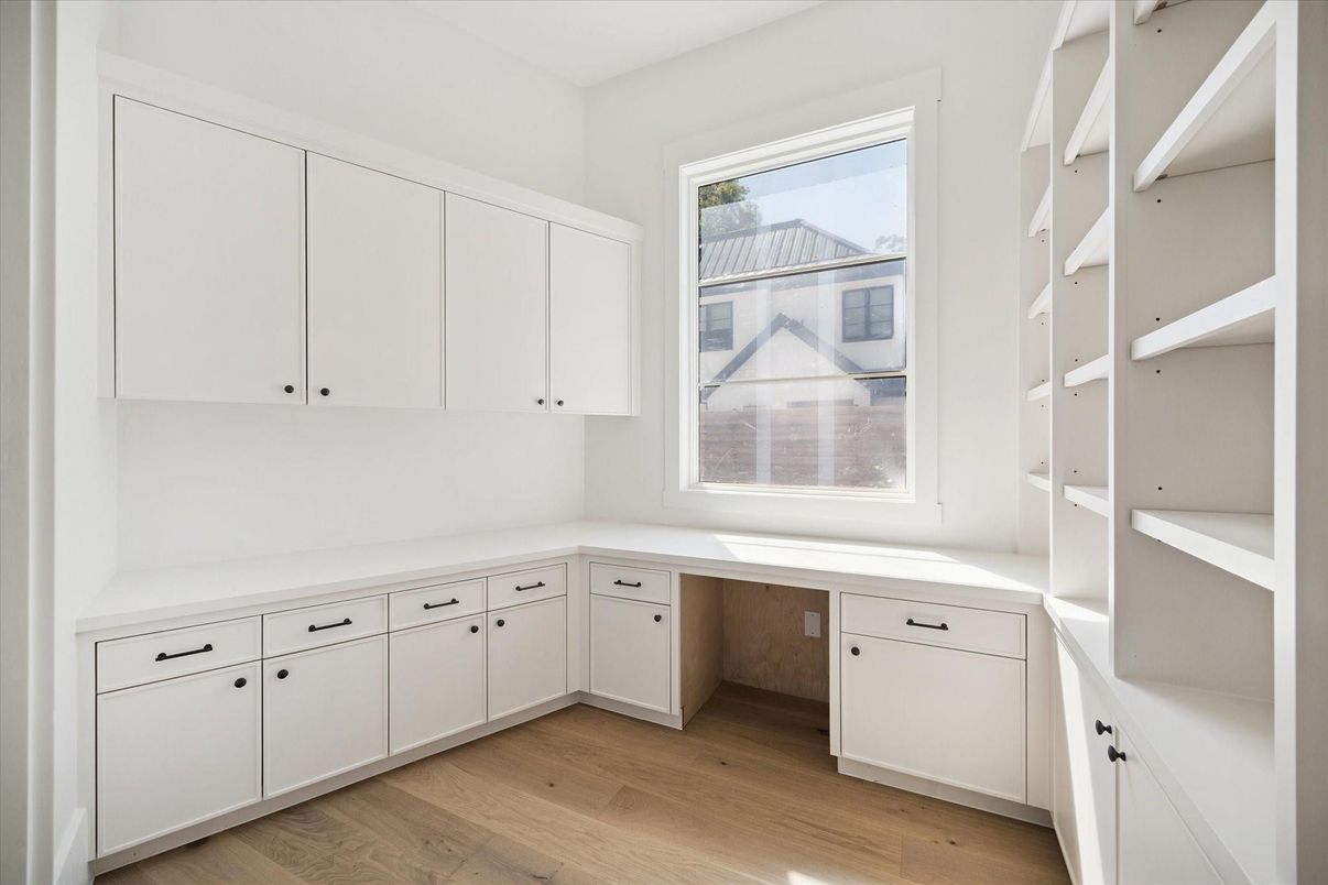 Interior, Walk-in Closets, Wood Texture Flooring
