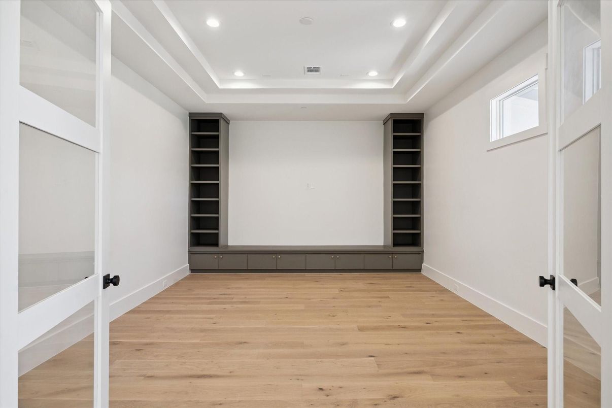 Empty room, Interior, Recessed Lighting, Wood Texture Flooring