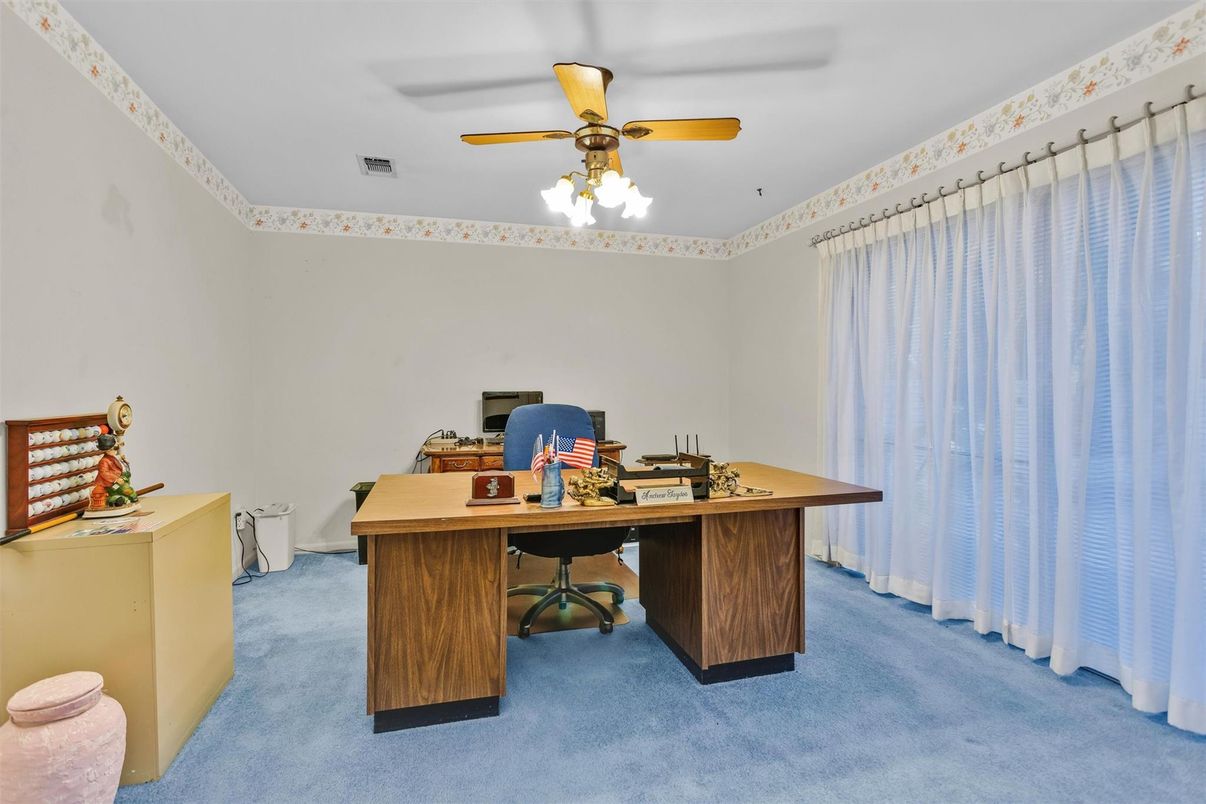 Home Office, Interior