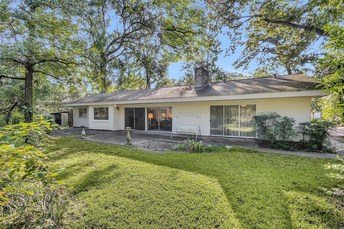 Backyard, Exterior, Facade, Ranch