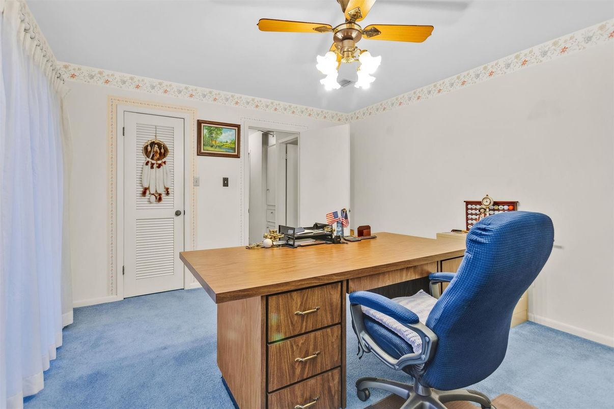 Home Office, Interior