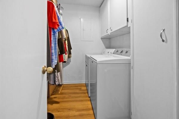 Interior, Washer, Wood Texture Flooring
