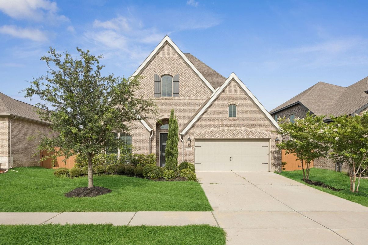 Attached, Exterior, Facade, Brick Facade, Brick Traditional