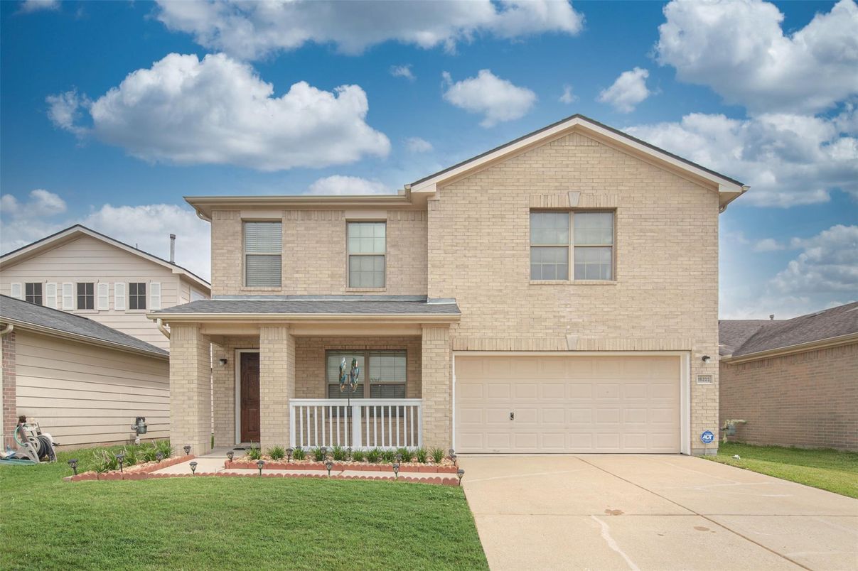 Attached, Exterior, Facade, Brick Traditional