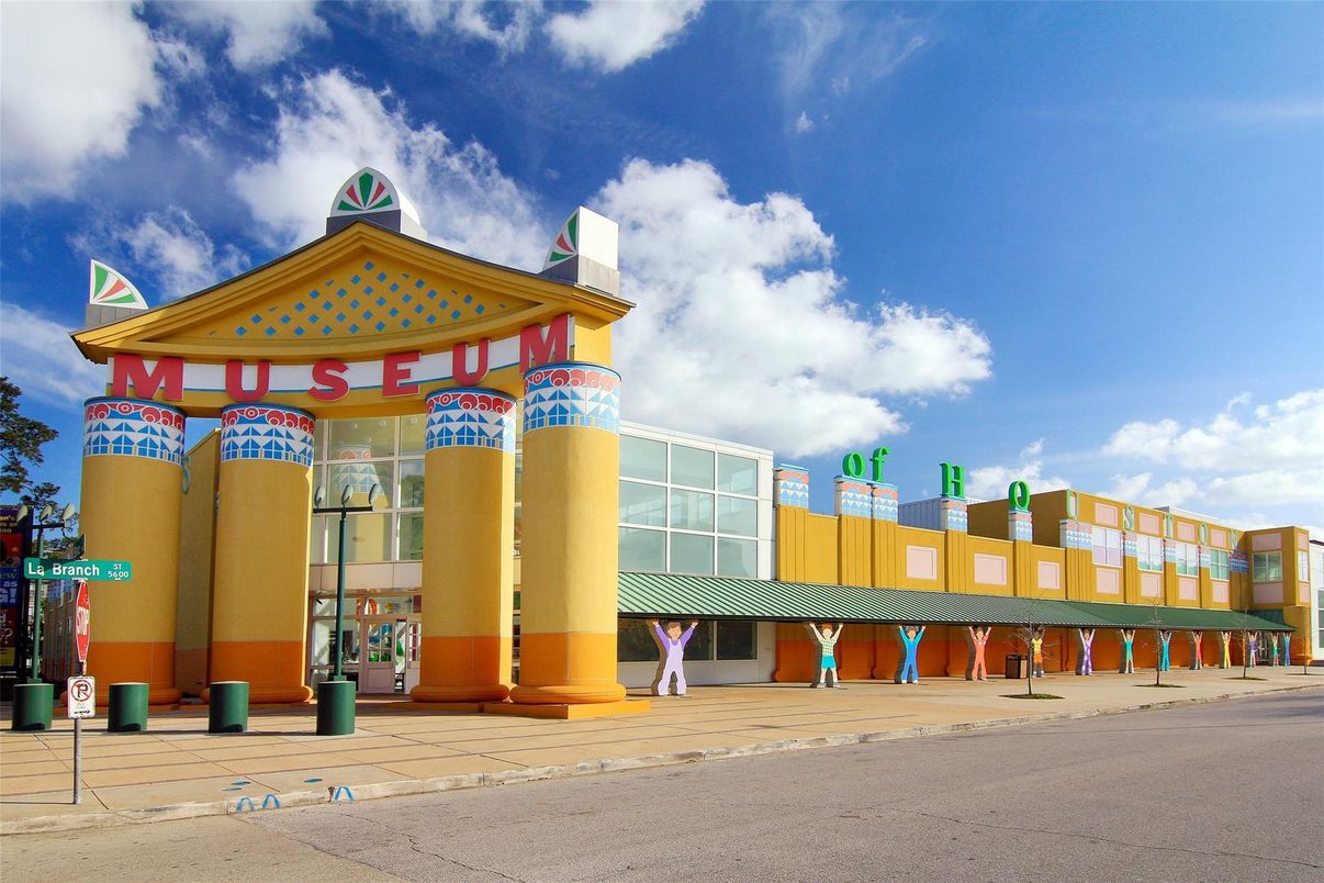 Exterior, Facade, None