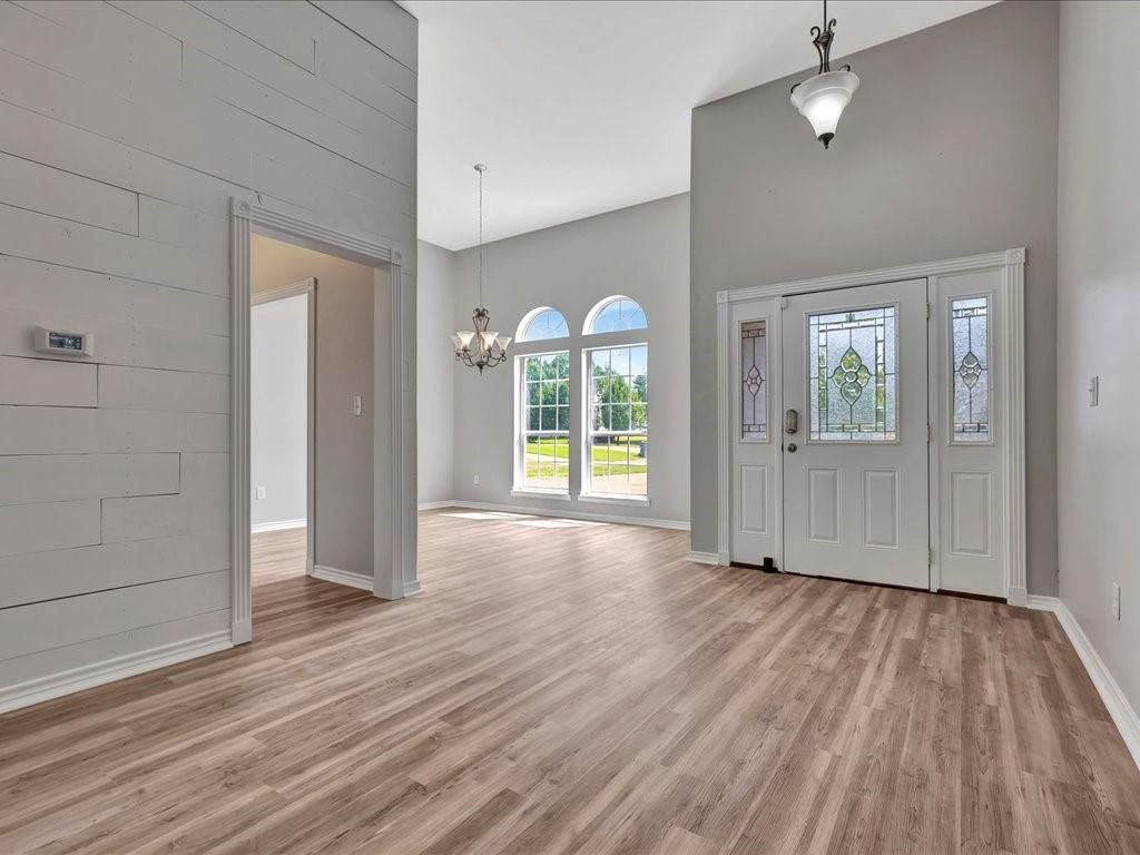 Chandelier, Empty room, Interior, Pendant Lights, Wood Texture Flooring