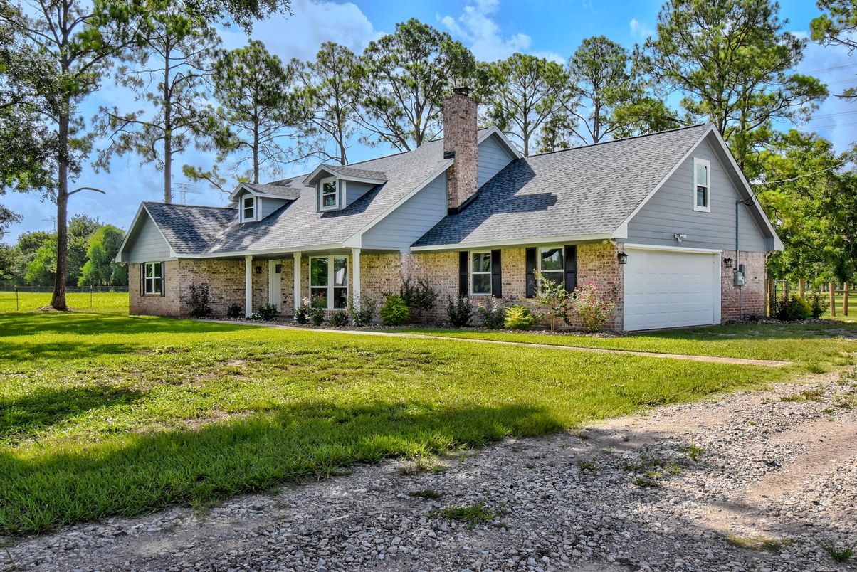 Attached, Exterior, Facade, Brick Facade, Cape Cod