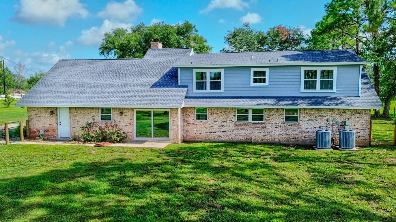 Backyard, Exterior, Facade, Brick Facade, Cape Cod