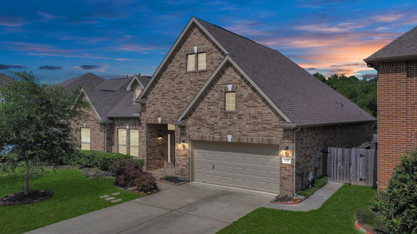 Attached, Exterior, Facade, Brick Facade, Brick Traditional