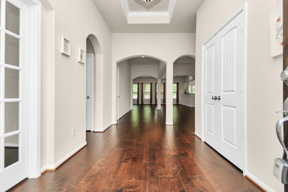 Interior, Recessed Lighting, Wood Texture Flooring