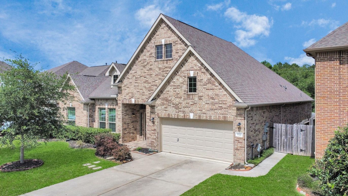 Attached, Exterior, Facade, Brick Facade, Brick Traditional