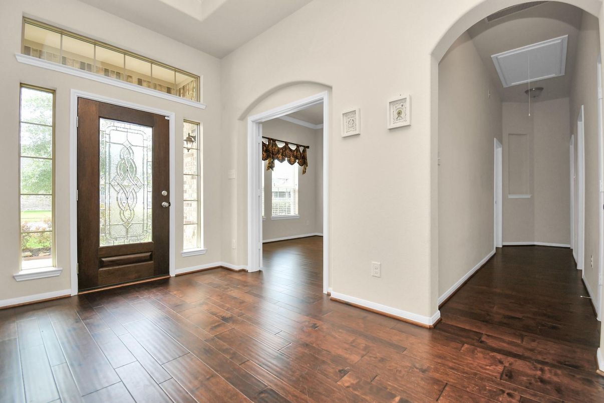 Interior, Pendant Lights, Wood Texture Flooring