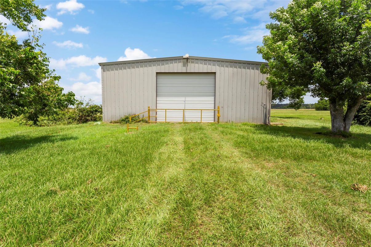 Backyard, Detached Garage, Exterior