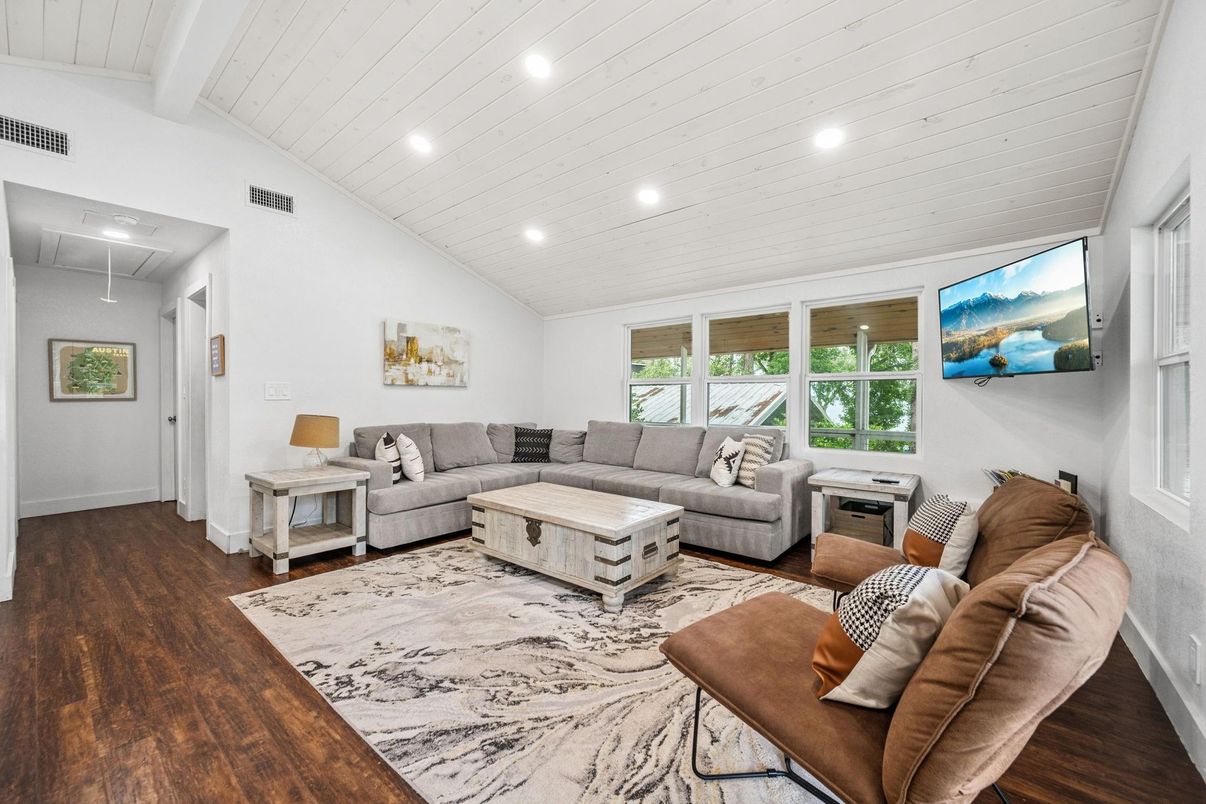 Interior, Living room, Recessed Lighting, Wood Texture Flooring