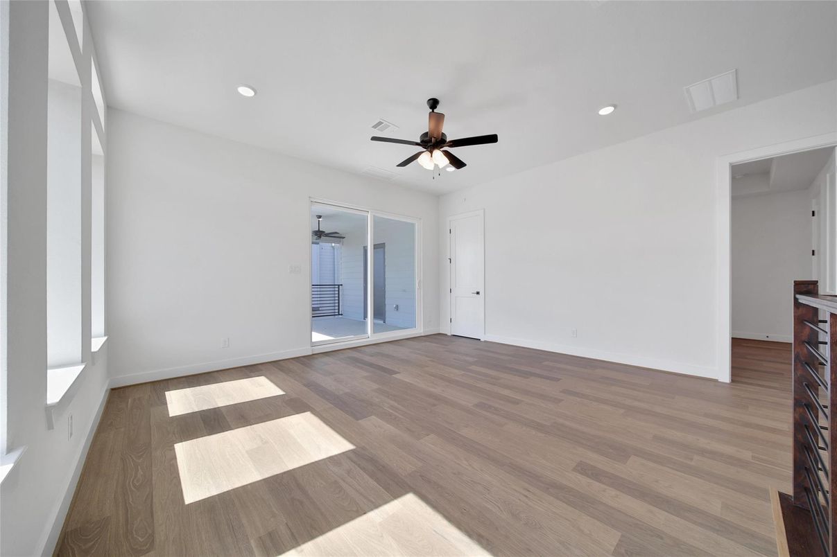 Empty room, Interior, Recessed Lighting, Wood Texture Flooring