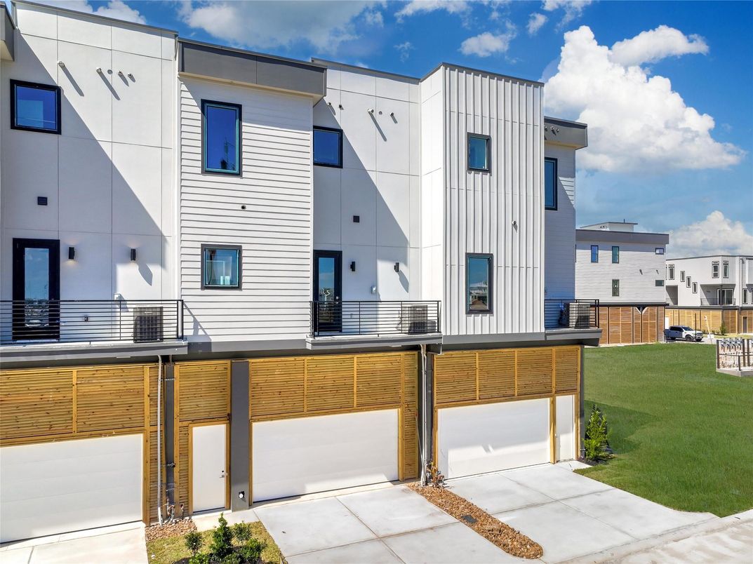 Attached, Exterior, Facade, Modern
