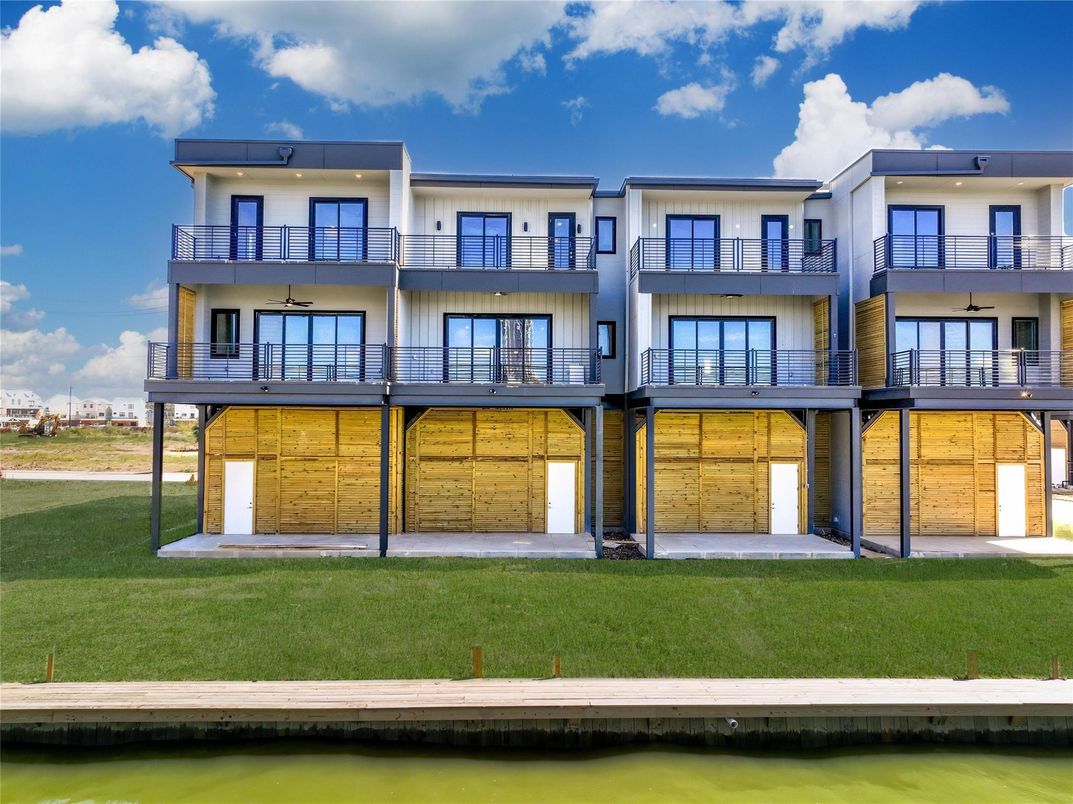 Attached, Backyard, Exterior, Facade, Modern