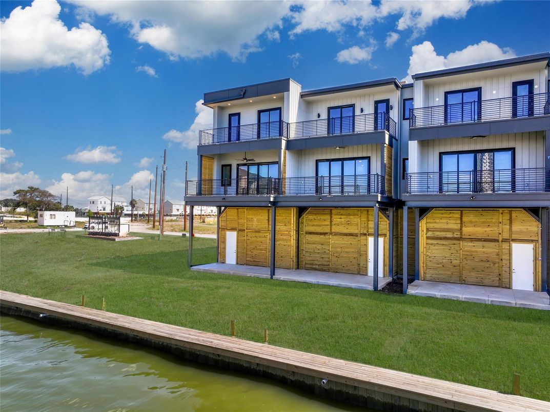 Attached, Backyard, Exterior, Facade, Modern