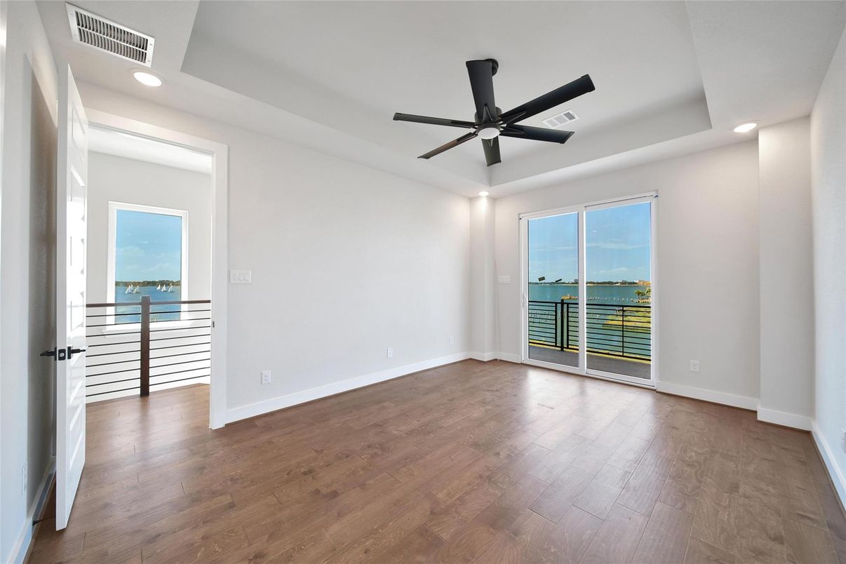 Empty room, Interior, Recessed Lighting, Water, Wood Texture Flooring