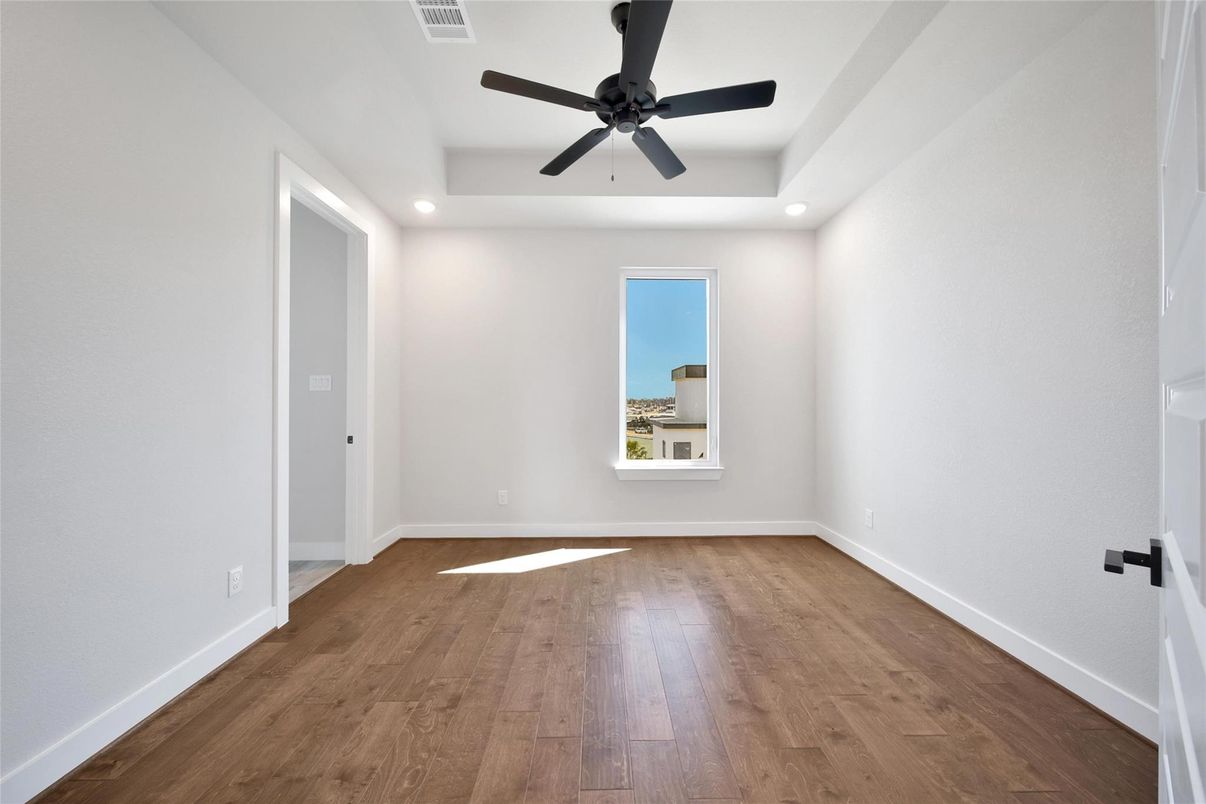 Empty room, Interior, Recessed Lighting, Wood Texture Flooring