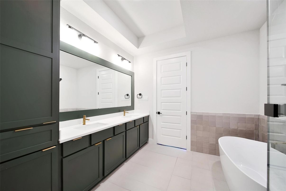 Bathroom, Dual Sink Vanities, Interior