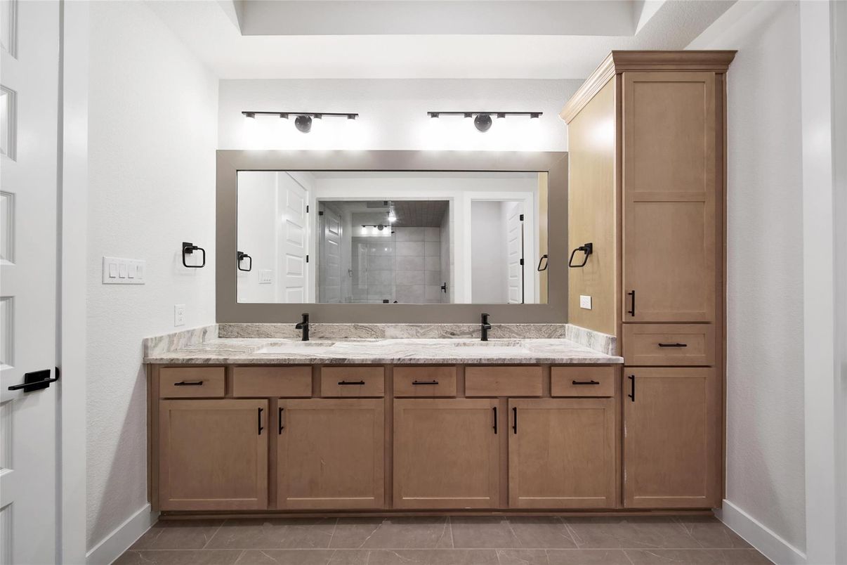 Bathroom, Dual Sink Vanities, Interior