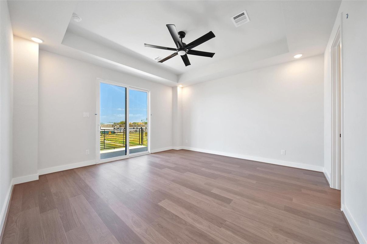 Empty room, Interior, Recessed Lighting, Wood Texture Flooring