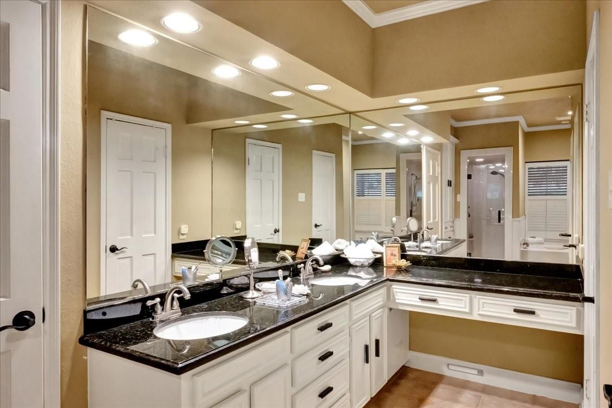 Bathroom, Dual Sink Vanities, Interior, Recessed Lighting