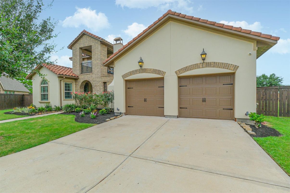 Attached, Exterior, Facade, Spanish Mediterranean