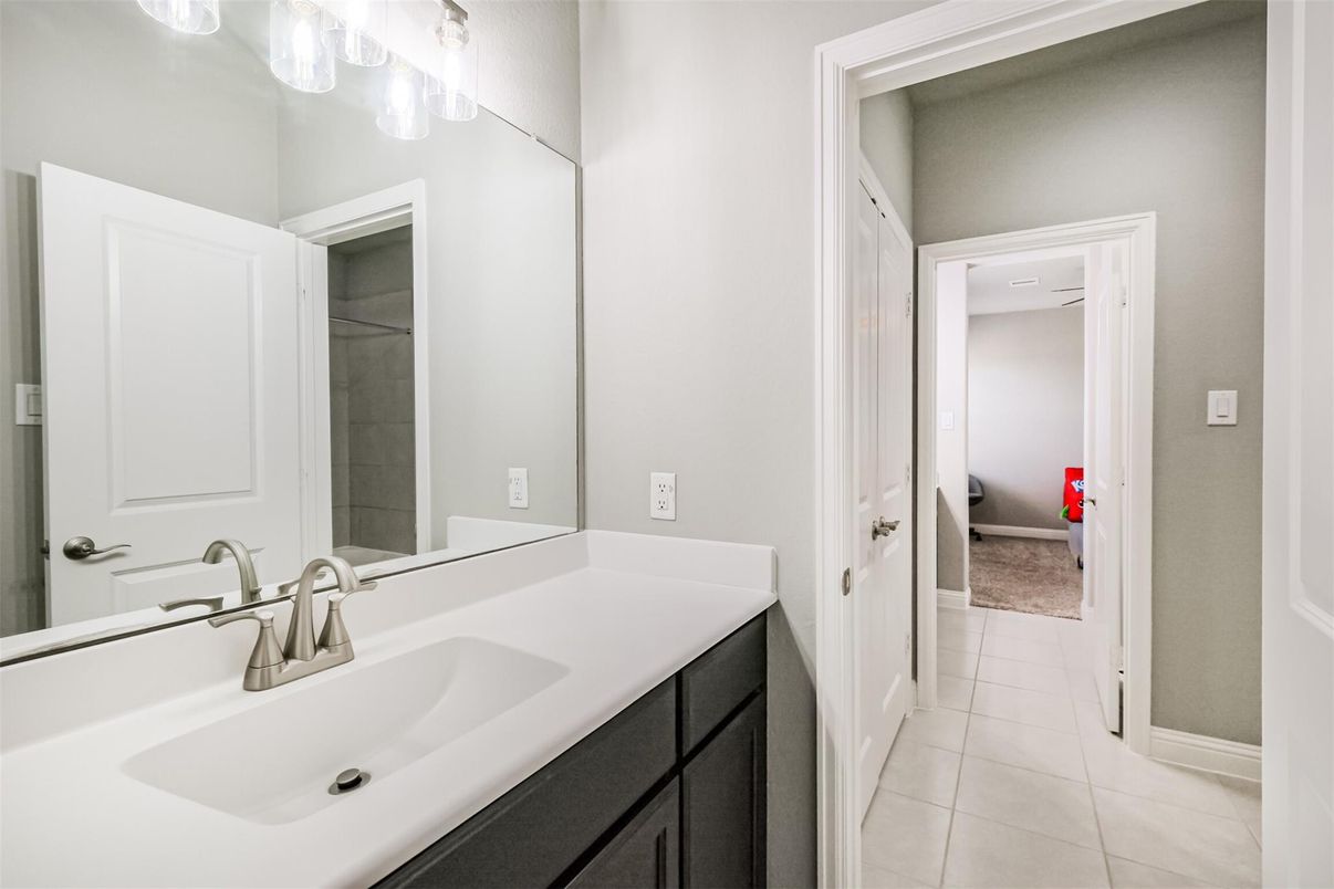 Bathroom, Dual Sink Vanities, Interior