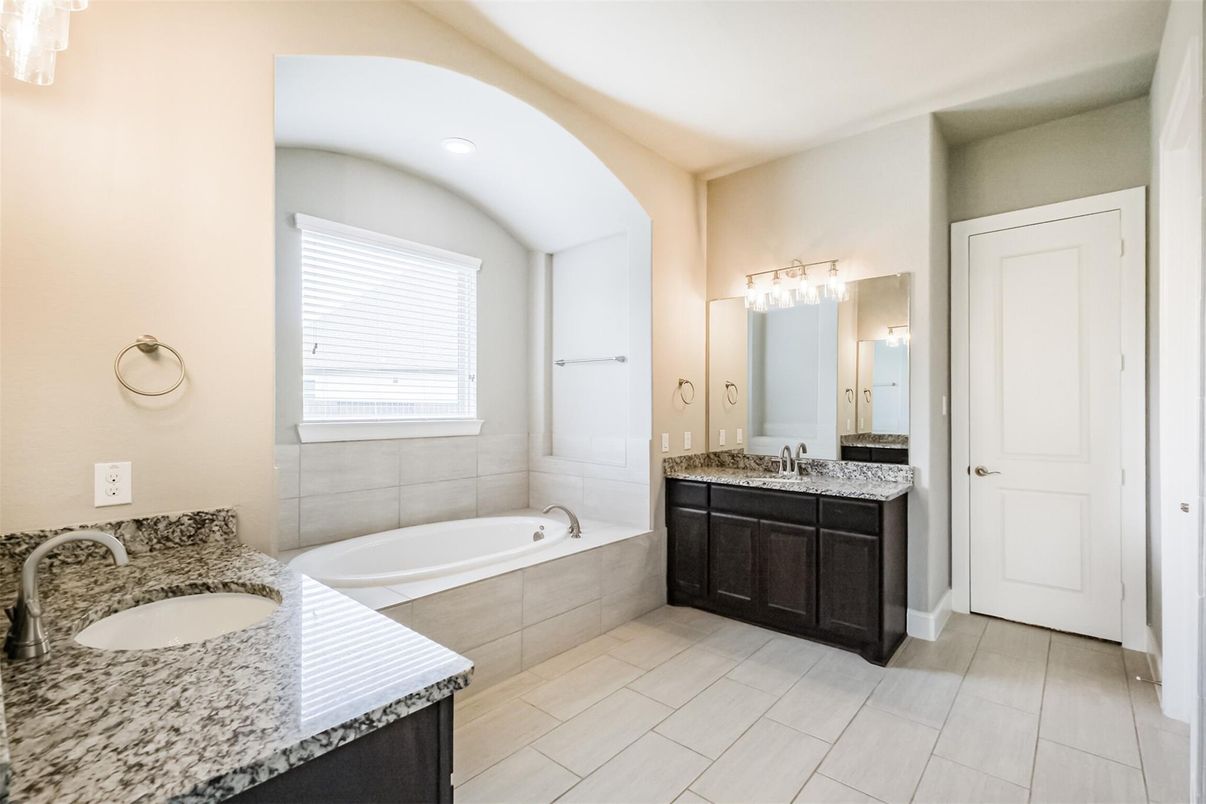 Bathroom, Dual Sink Vanities, Interior, Recessed Lighting