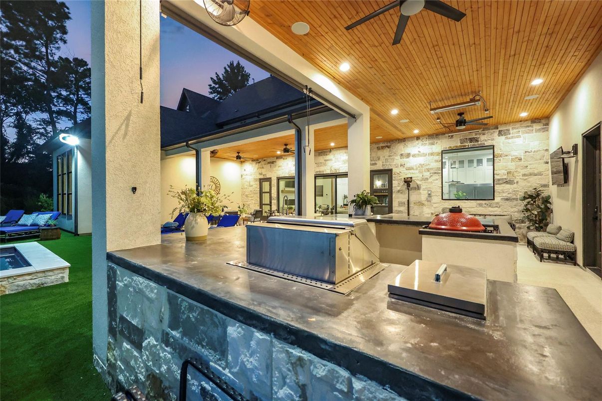 Exterior, Outdoor Kitchen