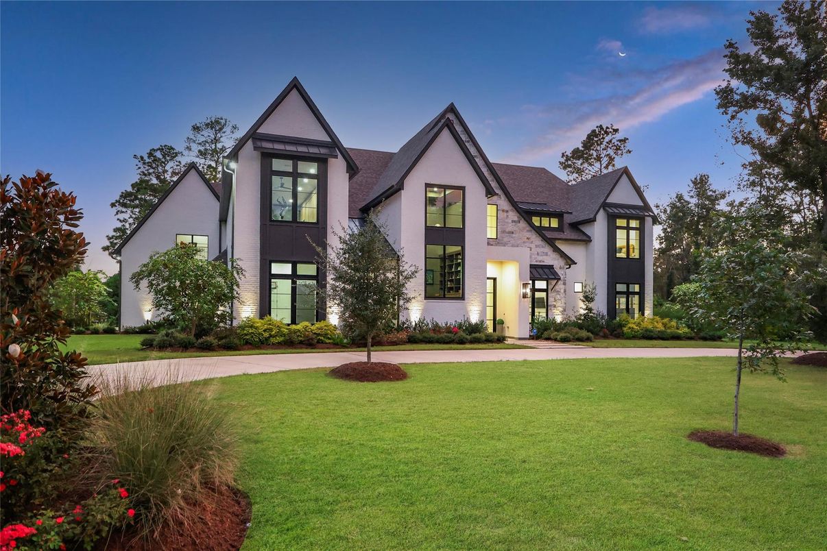 Backyard, Exterior, Facade, Farmhouse