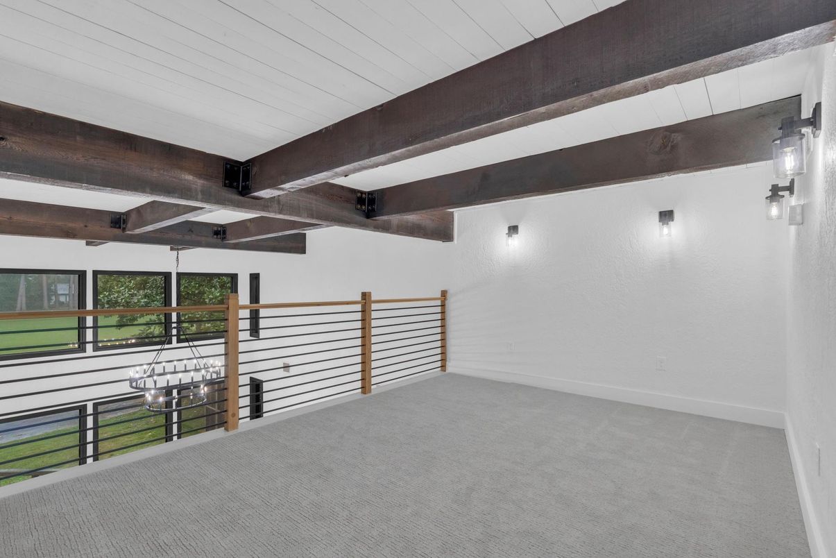 Empty room, Interior, Wooden Beams