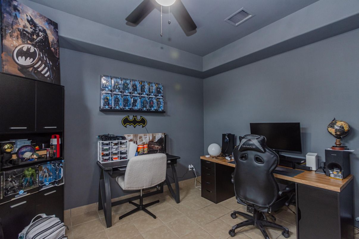 Home Office, Interior