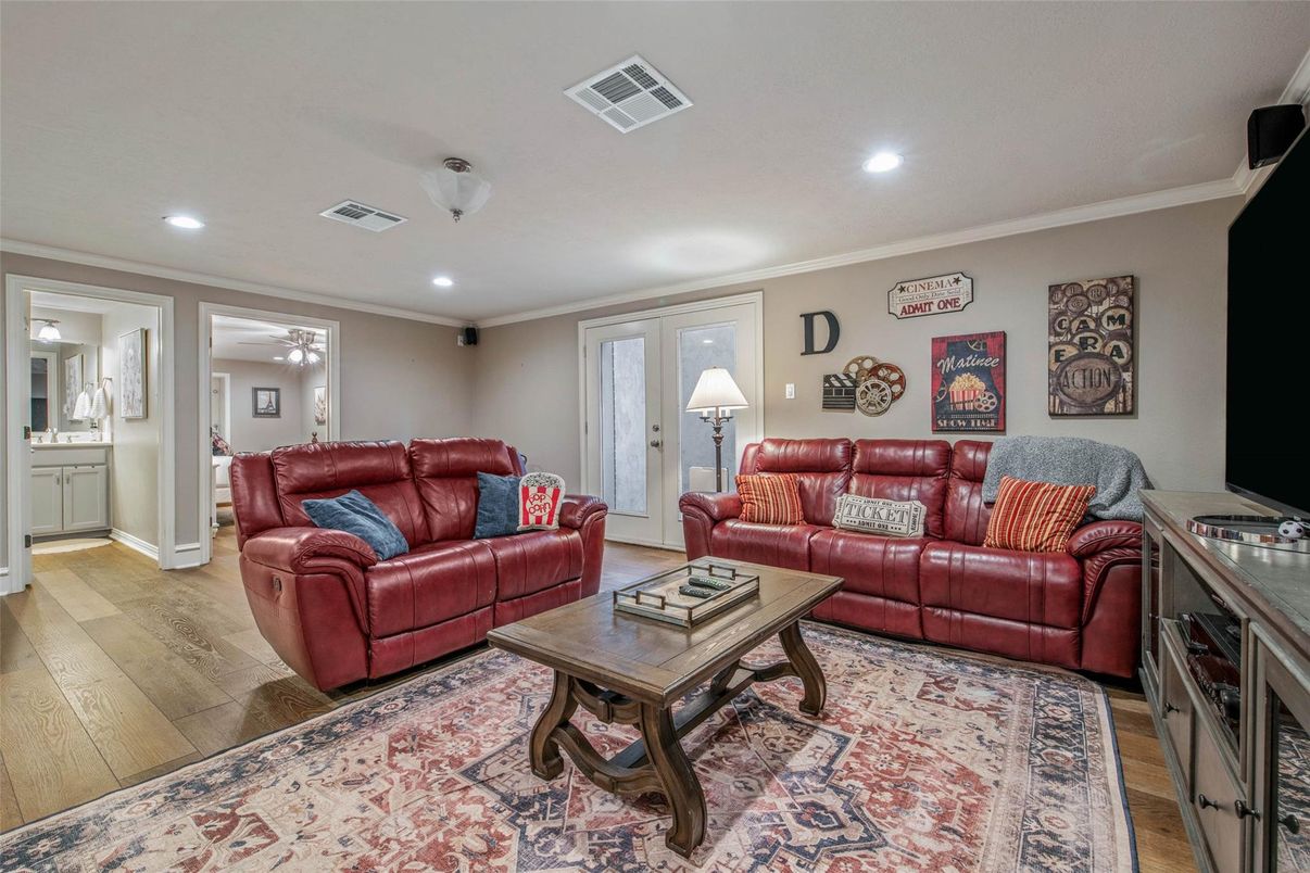 Interior, Living room, Recessed Lighting, Wood Texture Flooring