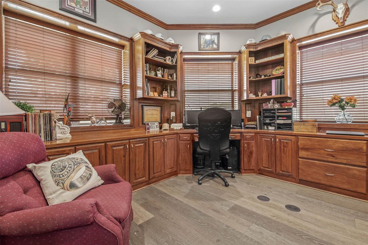 Home Office, Interior, Recessed Lighting, Wood Texture Flooring