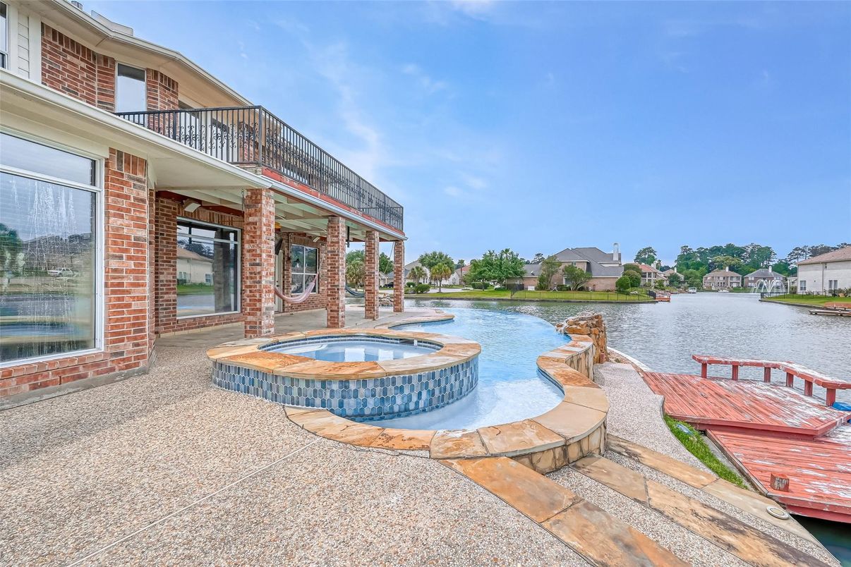 Exterior, Pool, Water