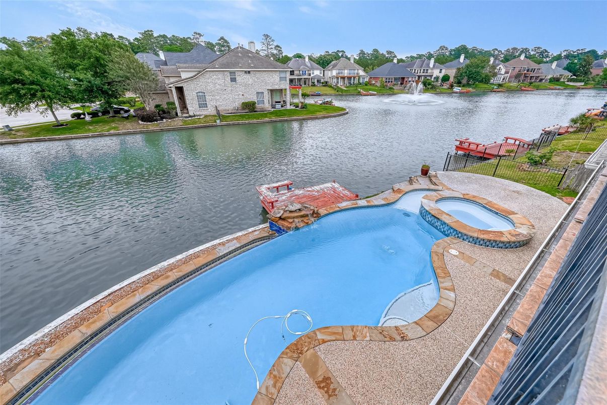 Exterior, Pool, Water