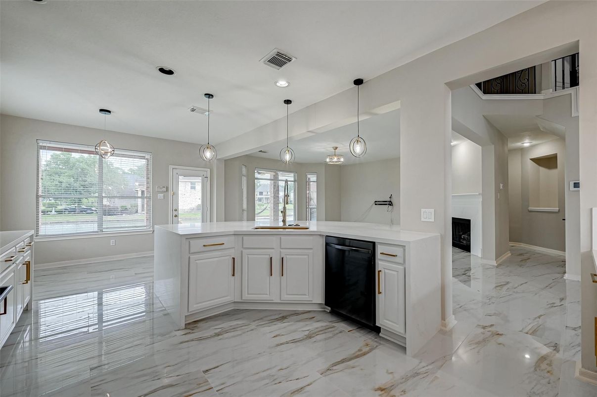 Fireplace, Interior, Kitchen, Marble, Pendant Lights, Recessed Lighting
