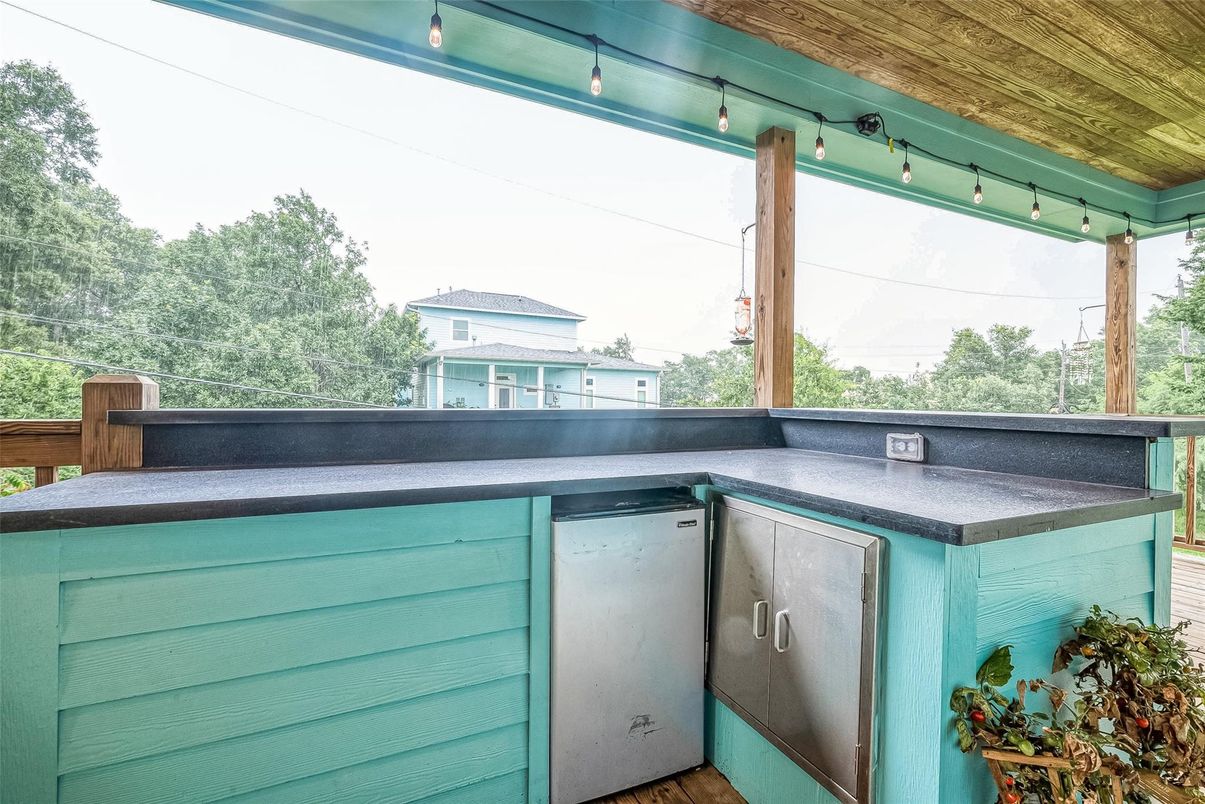 Exterior, Outdoor Kitchen
