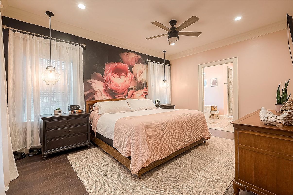 Bedroom, Interior, Pendant Lights, Recessed Lighting, Wood Texture Flooring