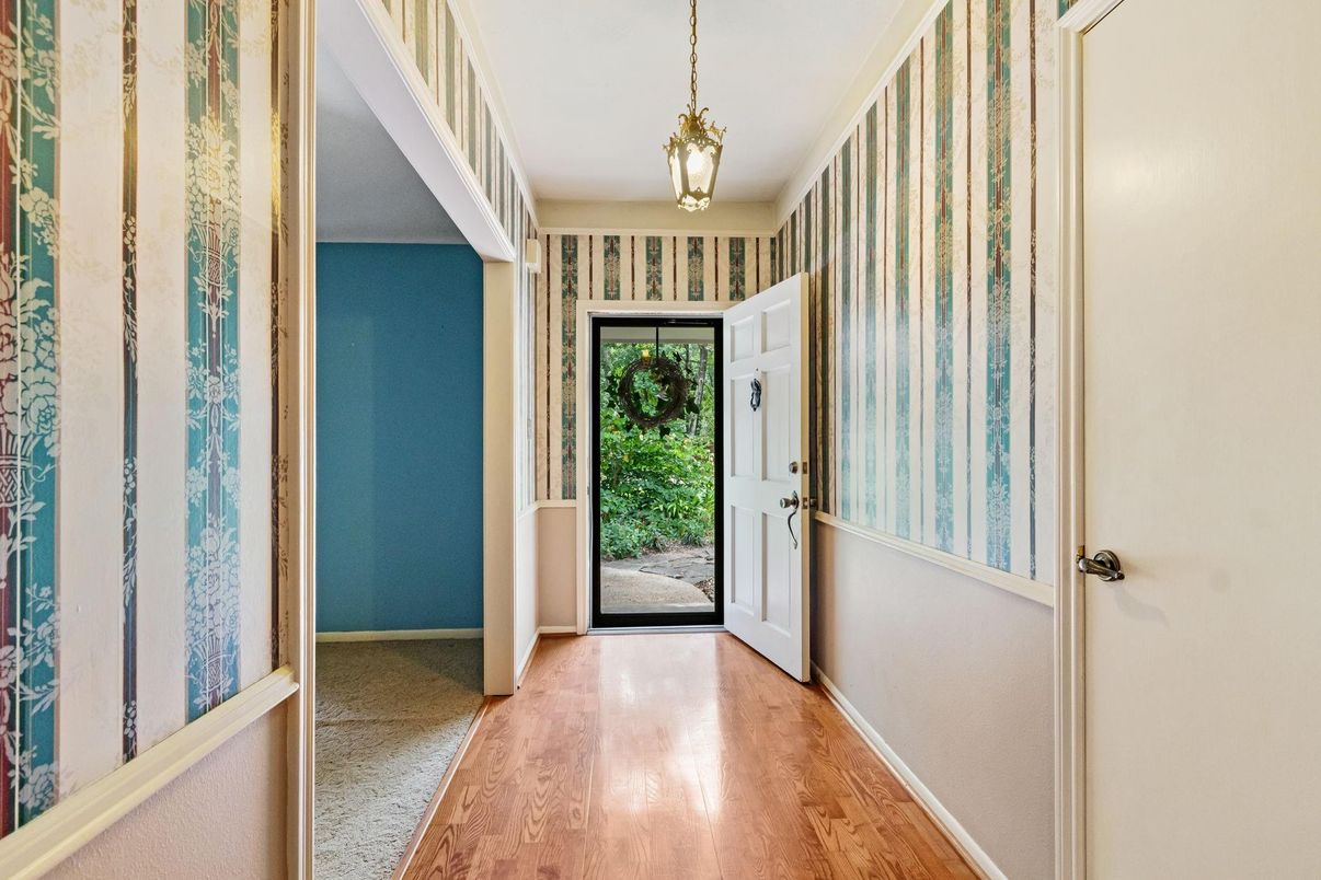 Interior, Pendant Lights, Wood Texture Flooring