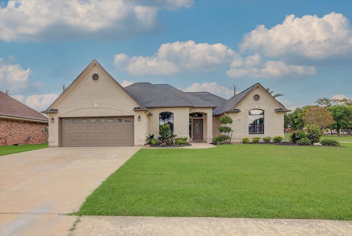 Attached, Exterior, Facade, Brick Facade, Ranch